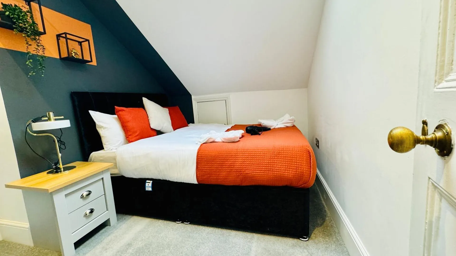 Free Parking I Amazing 2 Bedroom Flat Next To Brighton Beach I Sleep 8 Guests 0*,