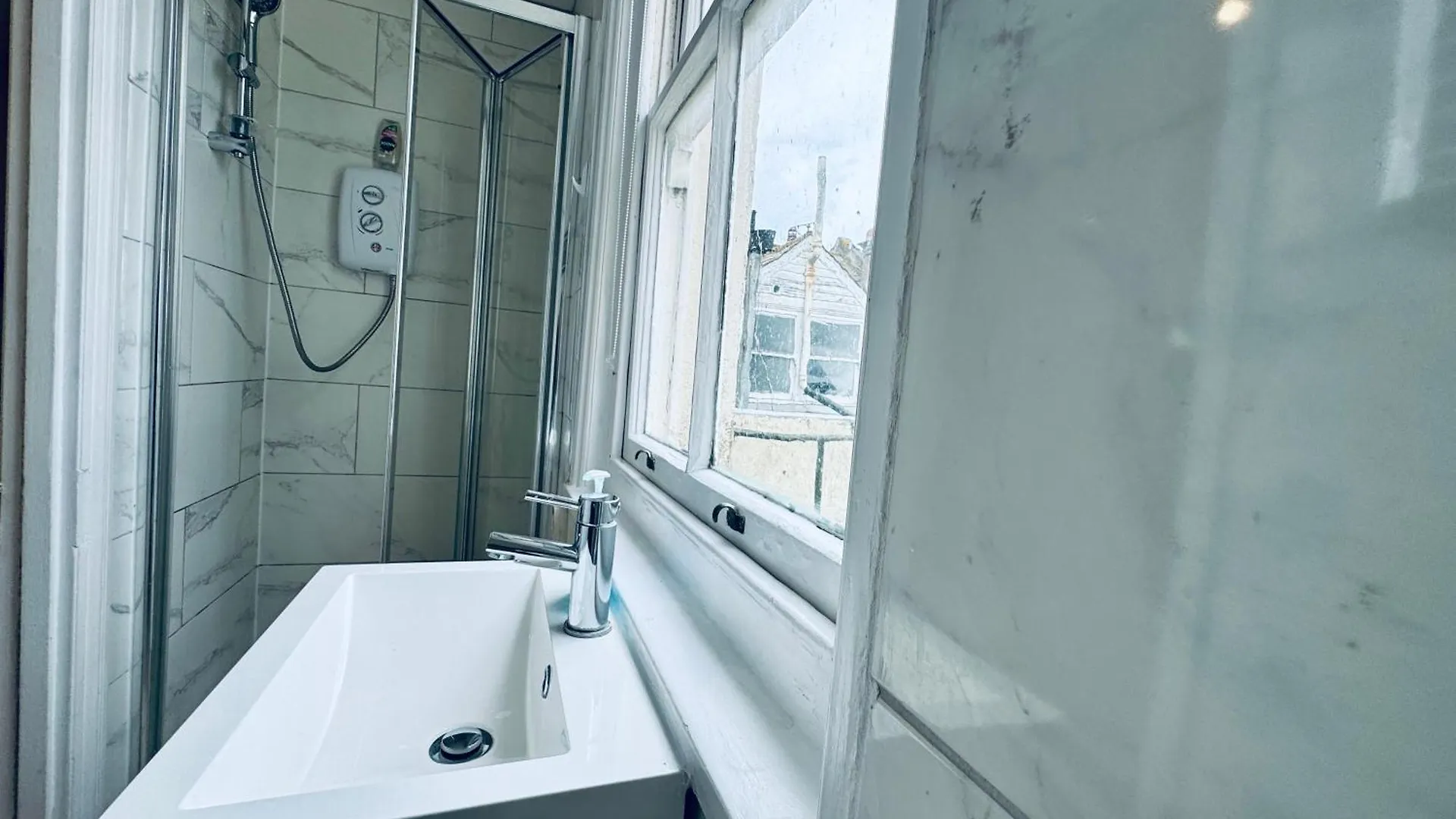 Free Parking I Amazing 2 Bedroom Flat Next To Brighton Beach I Sleep 8 Guests 0*,  英国