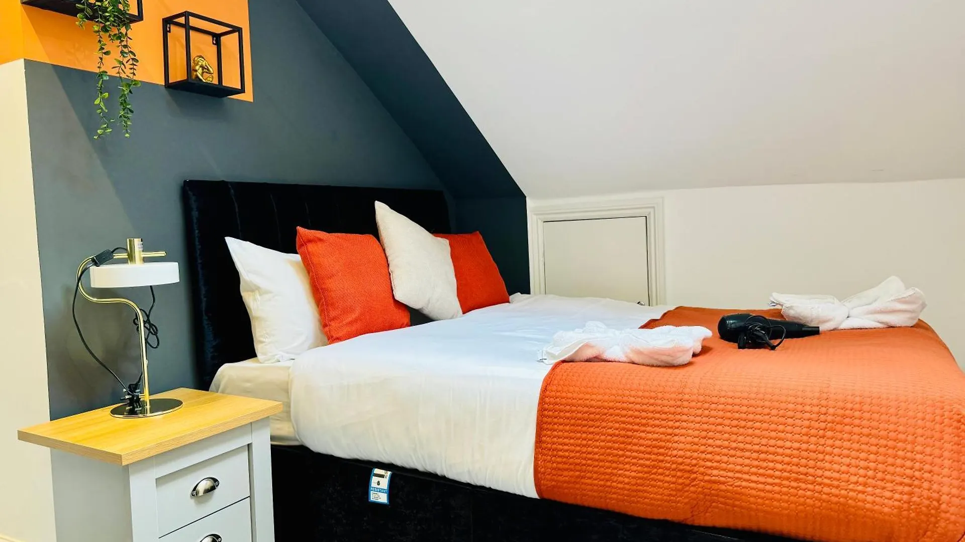 Free Parking I Amazing 2 Bedroom Flat Next To Brighton Beach I Sleep 8 Guests Apartment